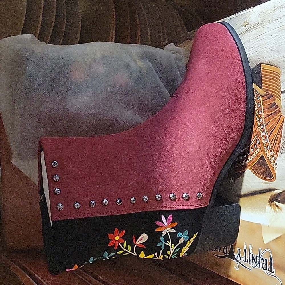 Red floral Trinity Ranch cowgirl boots.